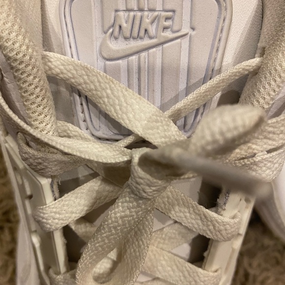 Nike Air Max - Picture 2 of 5